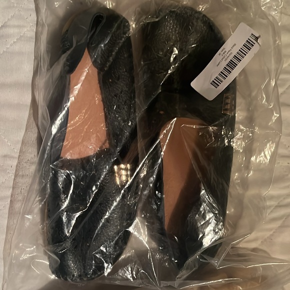 Black Floral Cut Out Loafers Size 38 (8.5) NWT - Picture 5 of 5